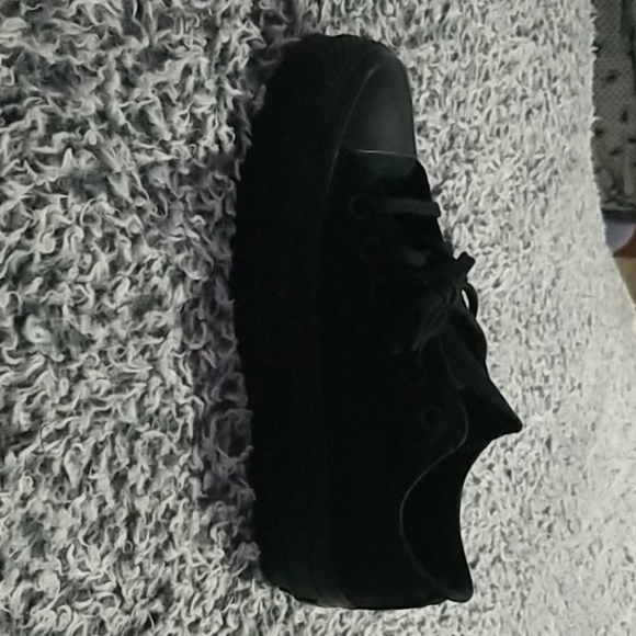 Shoes - Picture 3 of 3